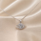 Colar Elegante com Pendente Planeta