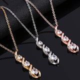 Colar com Pendente Infinito e Zircónia em Tom de Ouro Branco