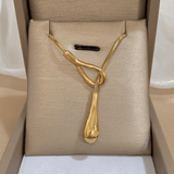 Colar Vintage com Pendente em Forma de Gota