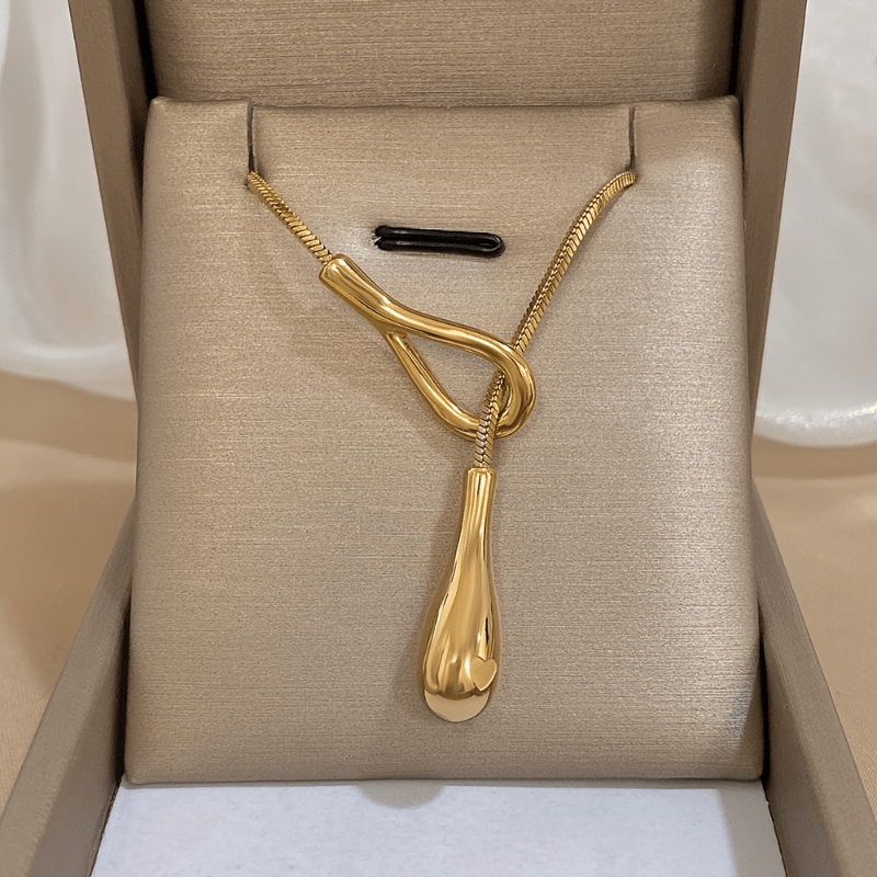 Colar Vintage com Pendente em Forma de Gota