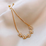 Pulseira Floral com Zircónia em Tom de Ouro Branco
