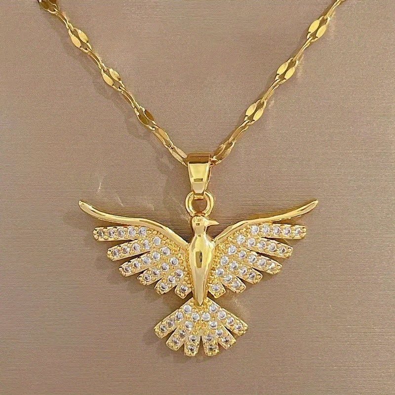 Colar Pássaro com Zircónia e Acabamento Dourado