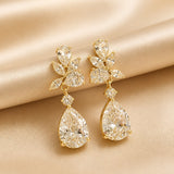 Brincos Pendentes Florais em Tom de Ouro Branco