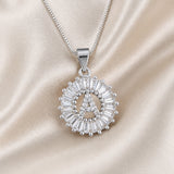 Colar com Inicial Z e Zircónia em Tom de Ouro Branco